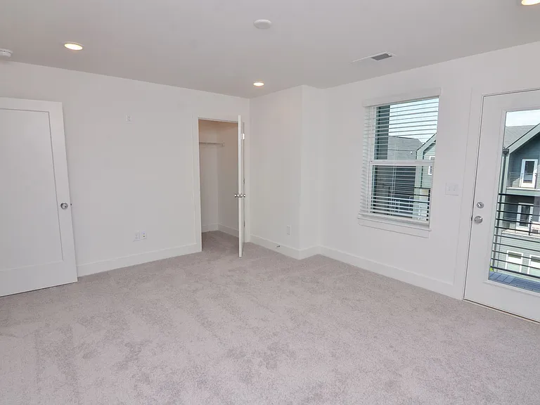 550 Markham St #18 — Photo 16
