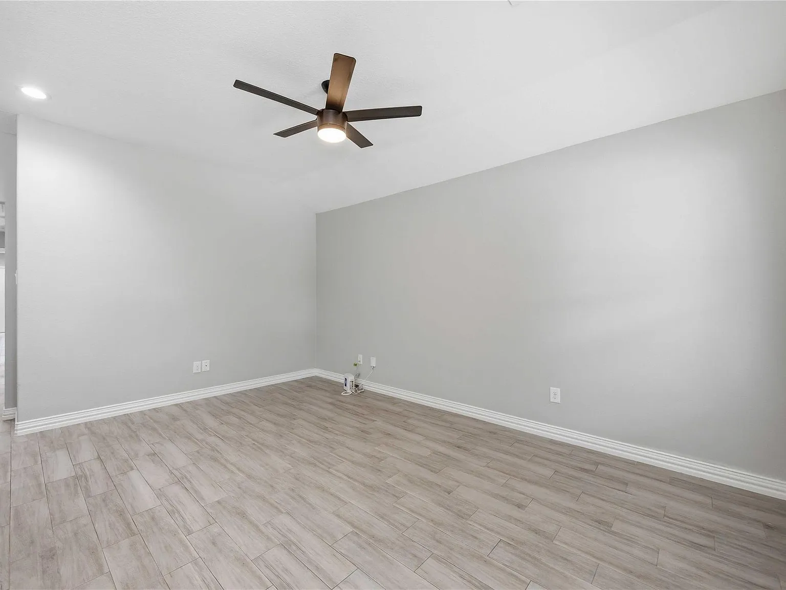 3 bed, 2.0 bath, 1100 sqft, $1,800 — Photo 4