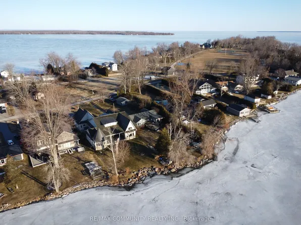 579 Duclos Point Rd, Georgina, ON L0E 1N0