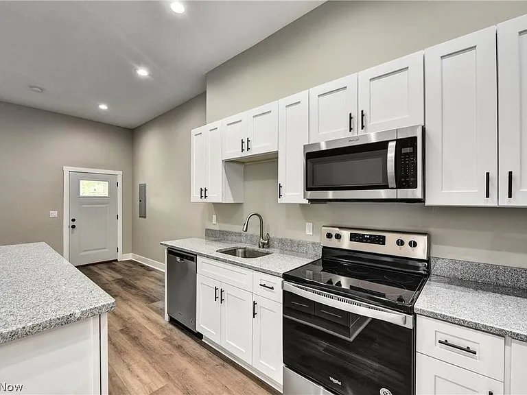 6014 Franklin Blvd #1 — Photo 11