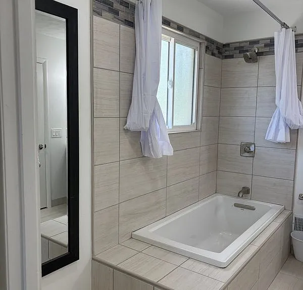 1352 Meredith Dr — Photo 4