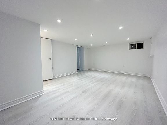 4th image of 182 John St N