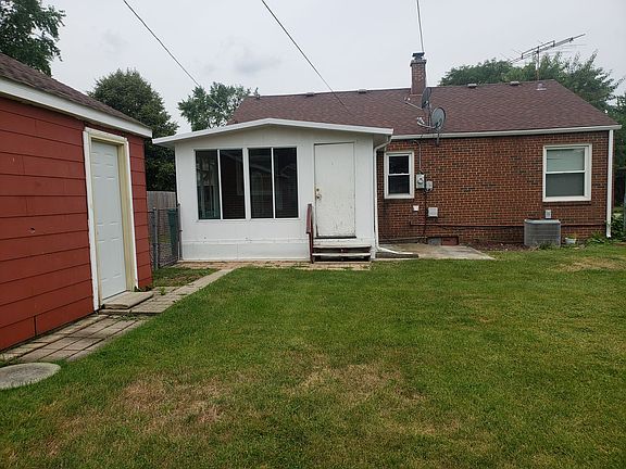 4th image of 1520 N William St