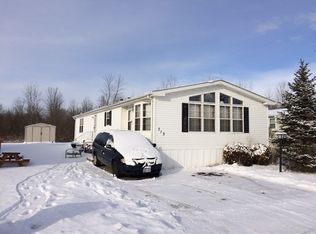 713 Gardenwood Dr, Lockport, NY 14094