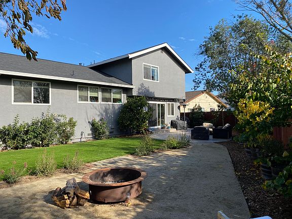 2nd image of 17 Palomino Ct