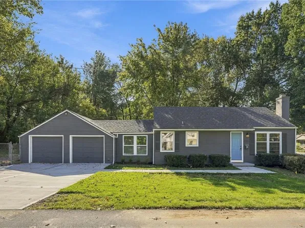 8001 Summit St, Kansas City, MO 64114
