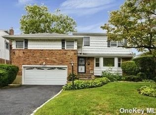 890 Preston Rd, East Meadow, NY 11554