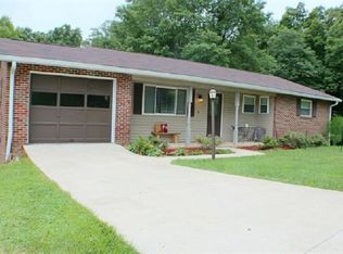 127 Westwood Ln, Huntington, WV 25704