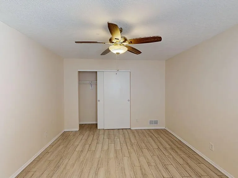 Sleek, Contemporary Efficiency - Live El Campo on Route 66! — Photo 15