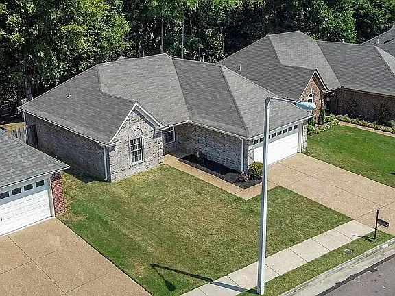 3 bed, 1377 sqft, $3,800 — Photo 3