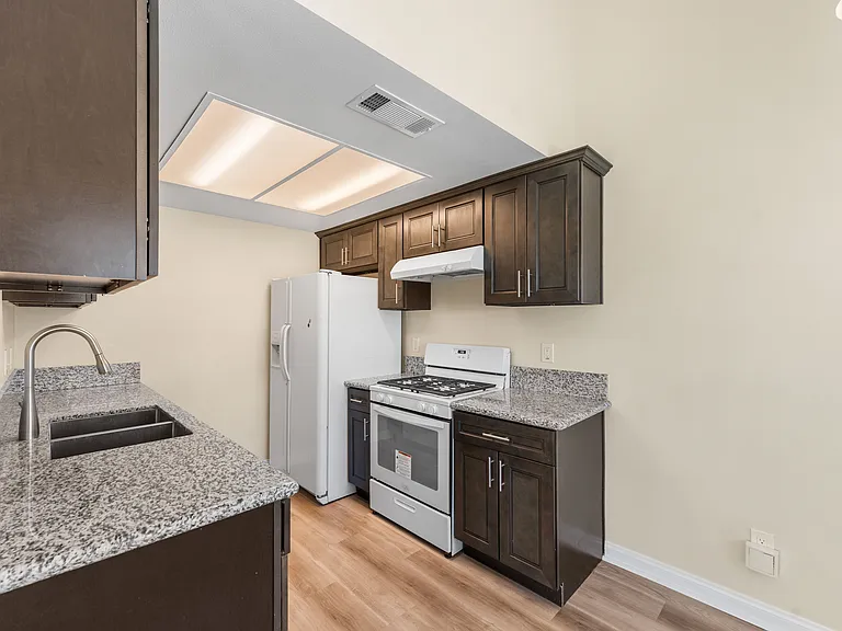 1648 Cactus Dr #D — Photo 13