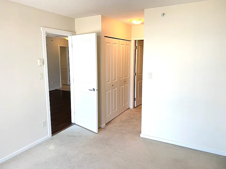 2289 Yukon Cres #1105 — Photo 12