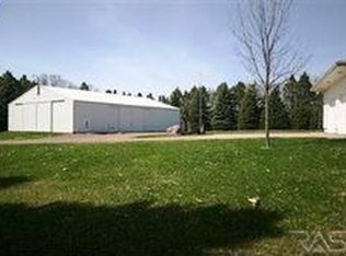 911 Dunham St, Valley Springs, SD 57068