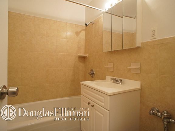 3rd image of 200 E 15th St APT 16F