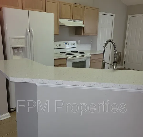 570 Manship Dr — Photo 4