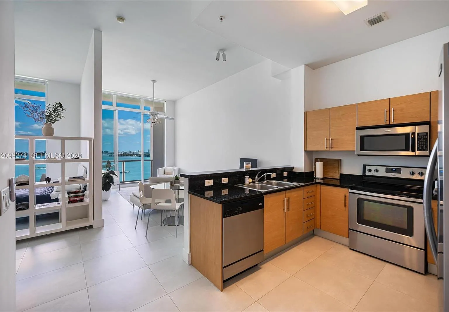 New Wave Condo — Photo 3