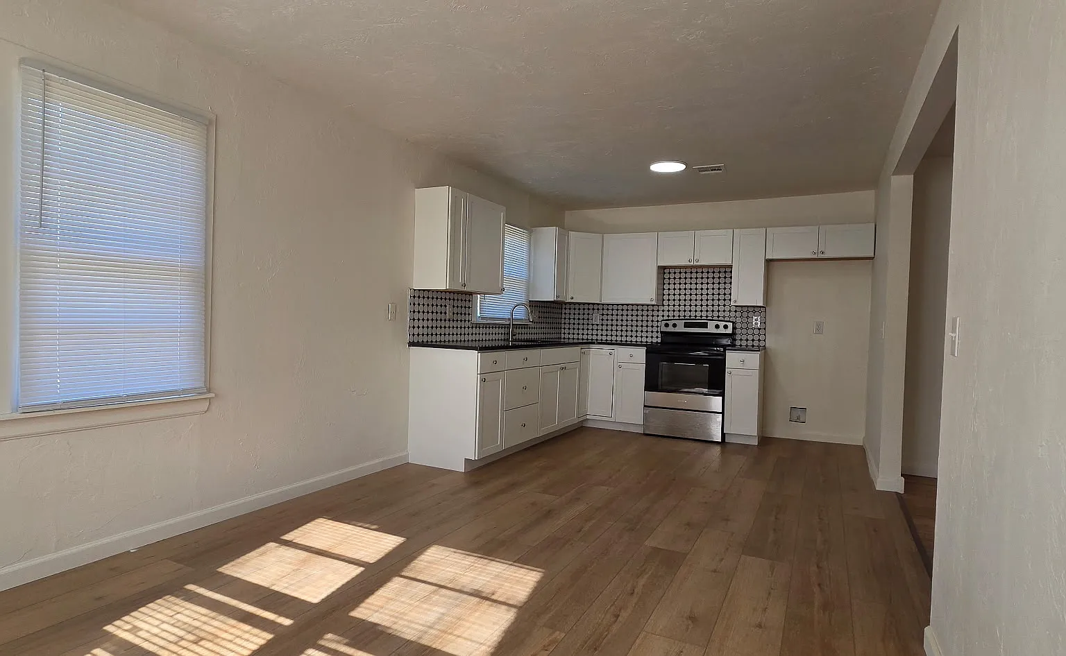 3 bed, 1016 sqft, $1,100 — Photo 1