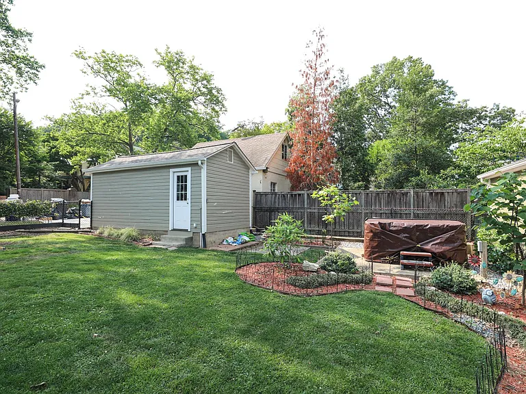 15 W Howell Ave — Photo 36