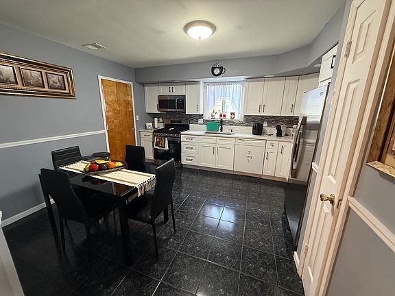 4th image of 16 Wilson Ave Floor 2