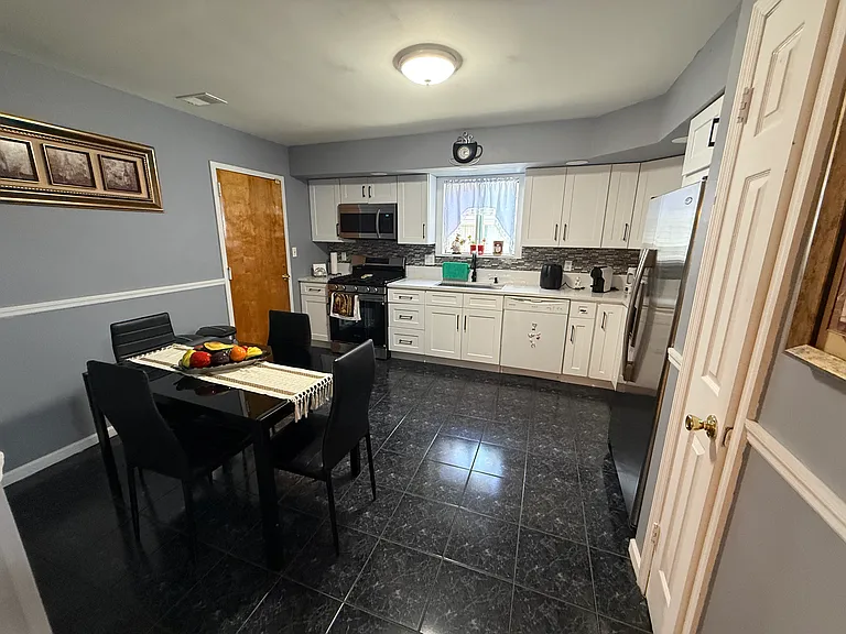 16 Wilson Ave #2 — Photo 4