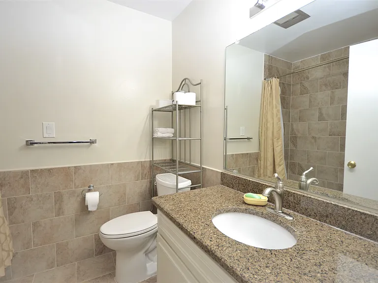 559 Fox Hills Dr N — Photo 9