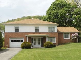 102 Park Dr, Narrows, VA 24124
