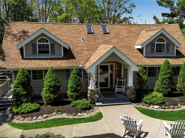233 Falls Rd, West Falls, NY 14170