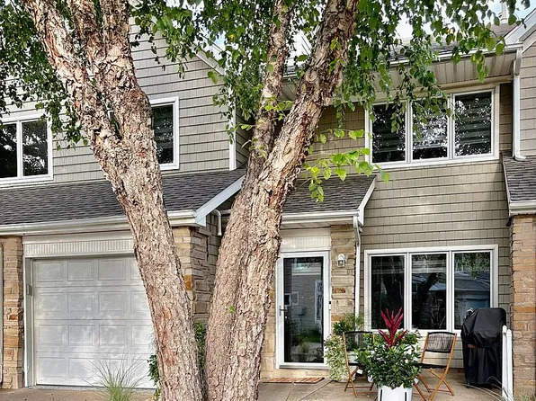 811 Burr Oaks Dr Unit 206, West Des Moines, IA 50266