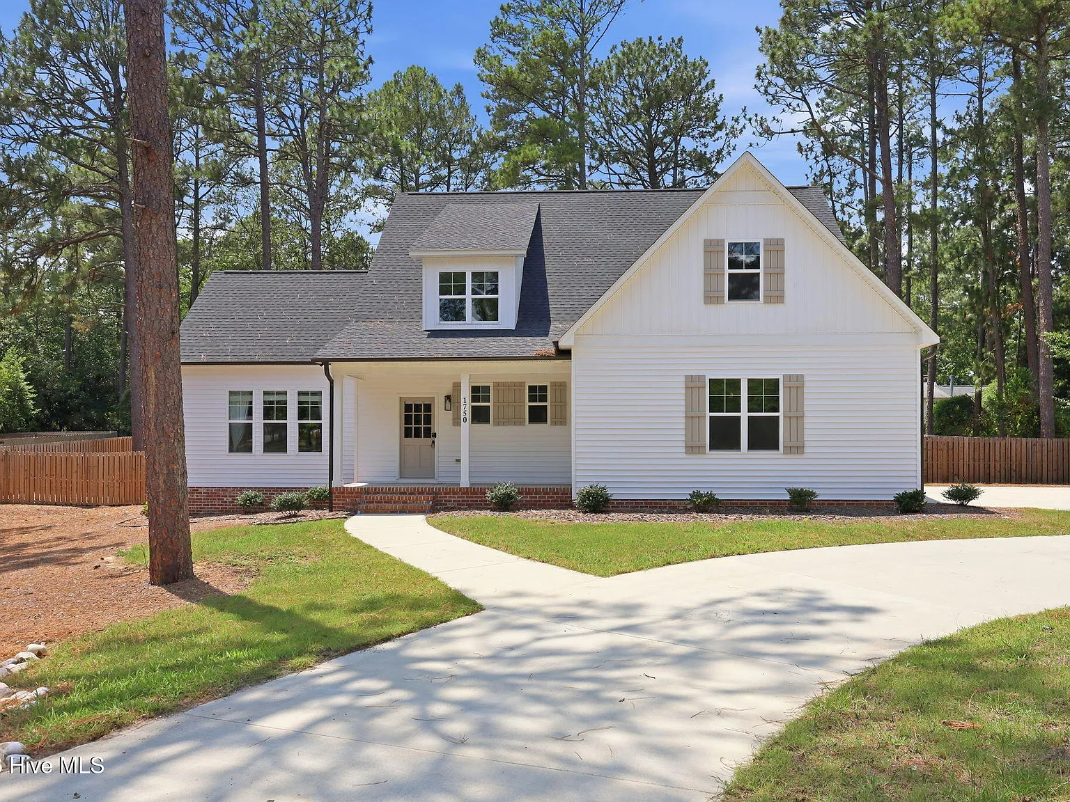 4 bed, 3.5 bath, 2881 sqft, $3,200 — Photo 1