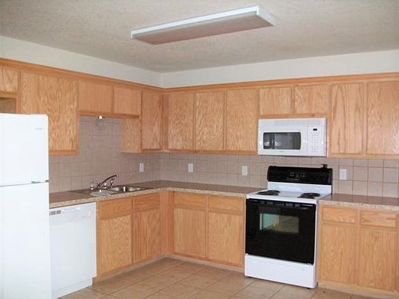 4105 Shasta (2) (Small)kitchen_01302023