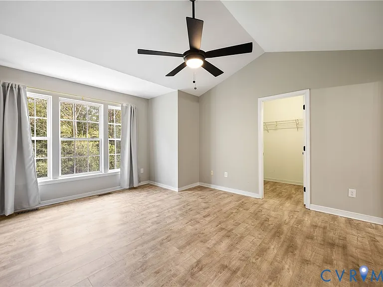 2805 Queensland Dr — Photo 12
