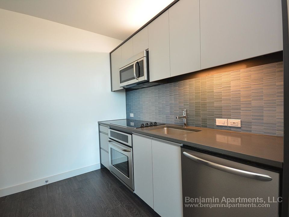 2nd image of 22 Paris St #Five_b