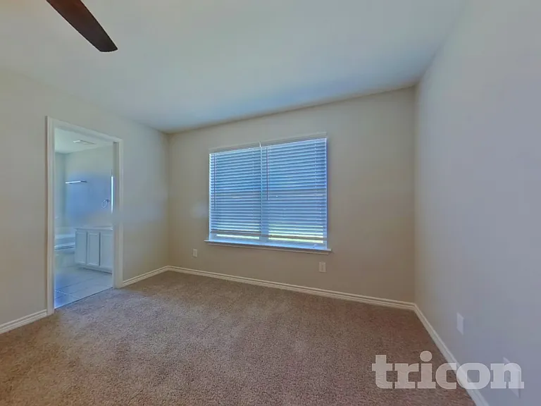 233 Amherst Dr — Photo 6