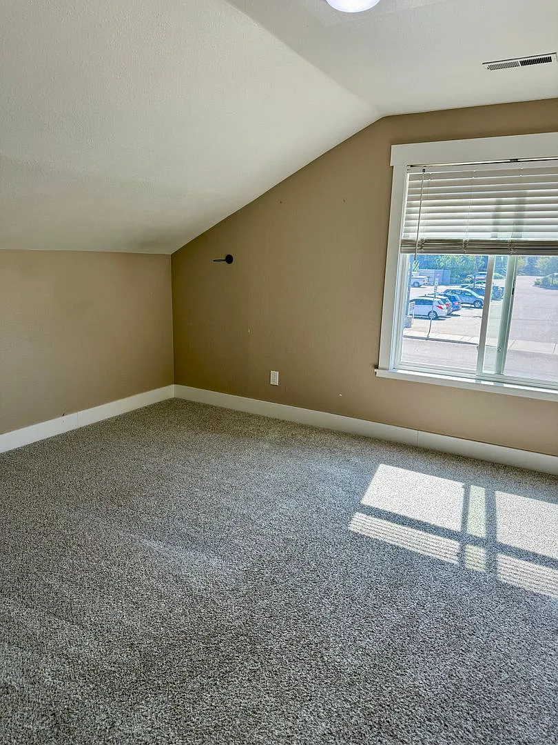 Large home in the heart of Meridian Idaho — Photo 4