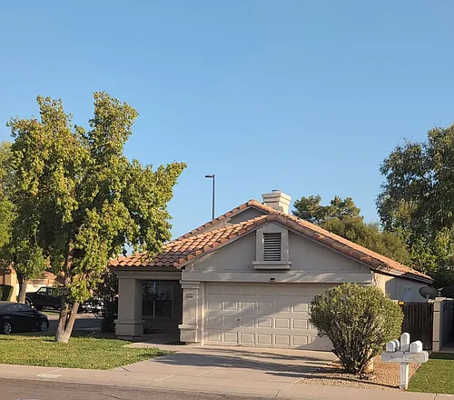 2325 E Lakecrest Dr Photo 1