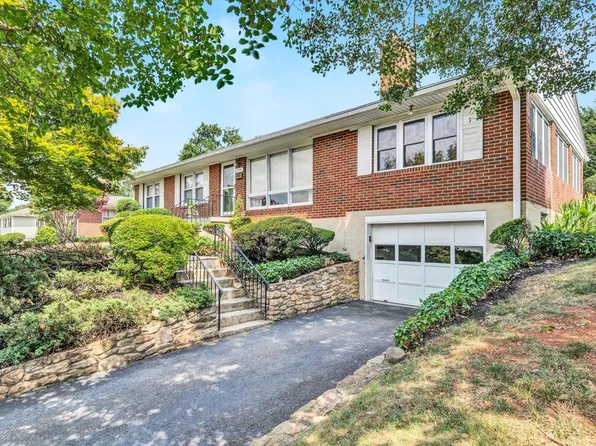 2433 Northminster Rd NW, Roanoke, VA 24012