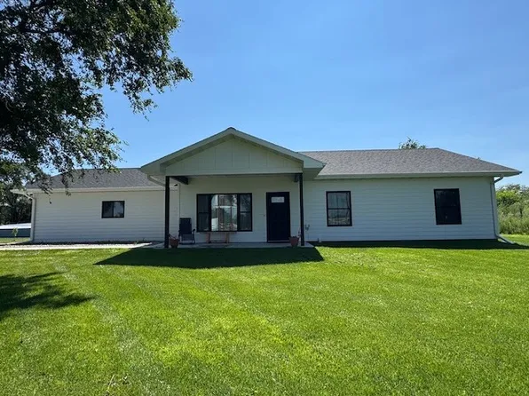 103 W 3rd St, Chambers, NE 68725