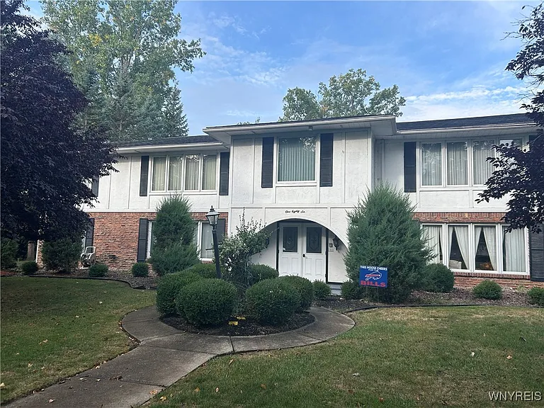 186 Peppertree Dr — Photo 1