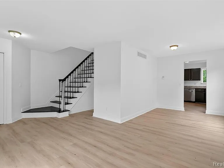 3457 Ashburnam Rd — Photo 10