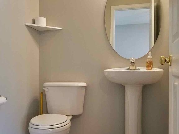 33 Sara Ln - Main Level Half Bath