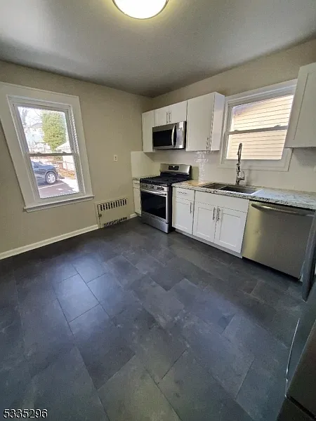 2 bed, 1.0 bath, 800 sqft, $2,400 — Photo 3