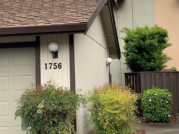Entry to front courtyard.