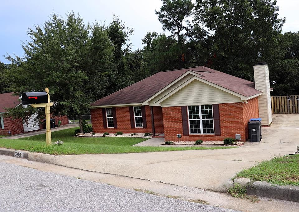 1st image of 3851 Crest Dr