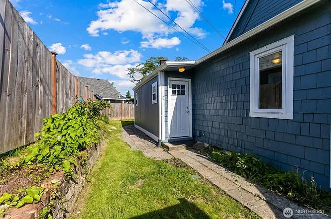 1102 N Sheridan Ave #D — Photo 2