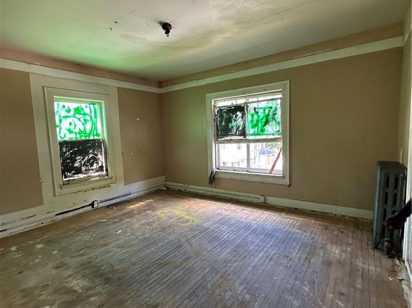 des-moines-iowa-2082887217 picture