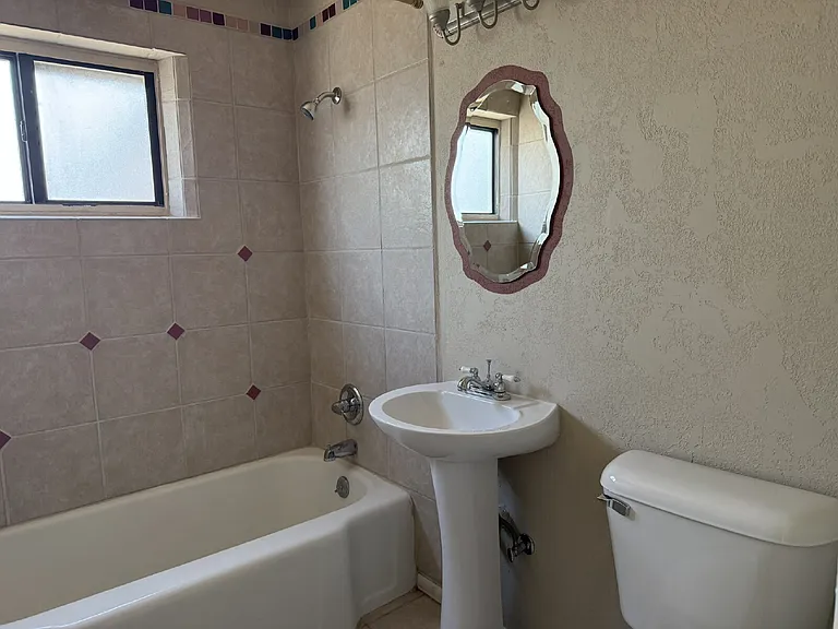 412 Laguayra Dr NE — Photo 13