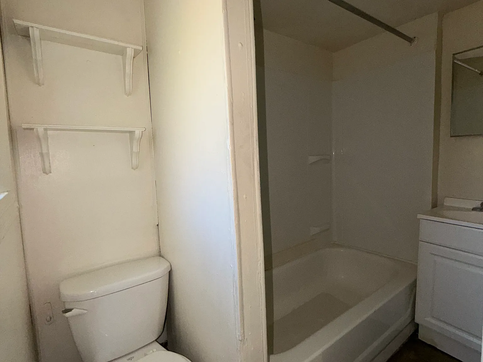 Studio, 250 sqft, $1,060 — Photo 3