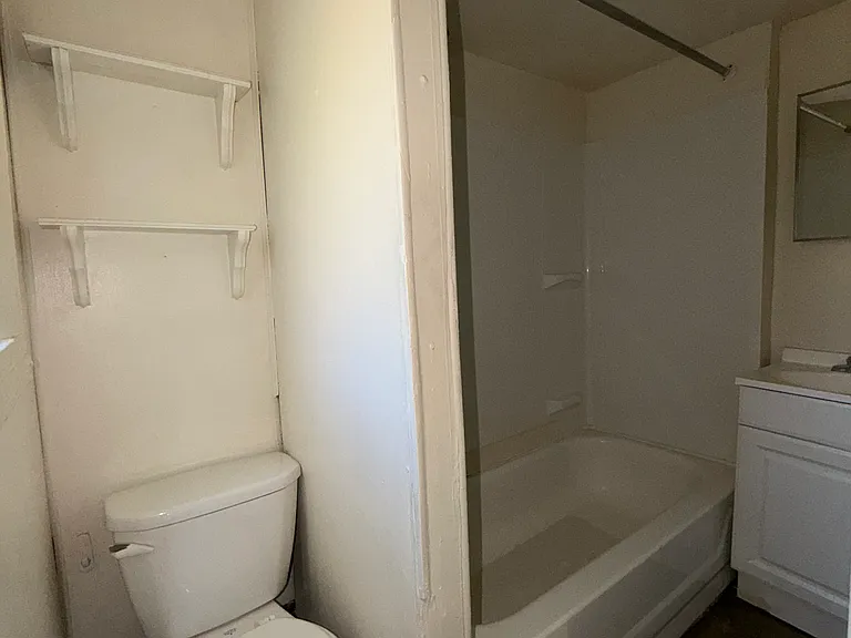 733 N 26th St #2F — Photo 3