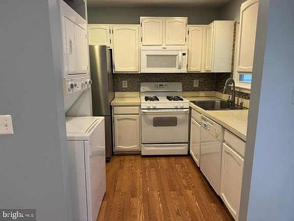 2nd image of 1345 Alderton Ln