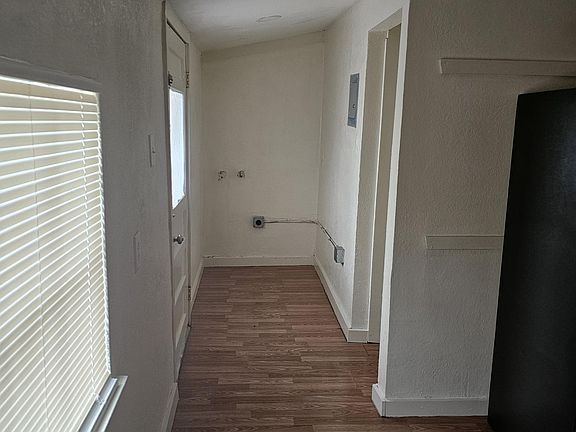 5th image of 215 E Fest St